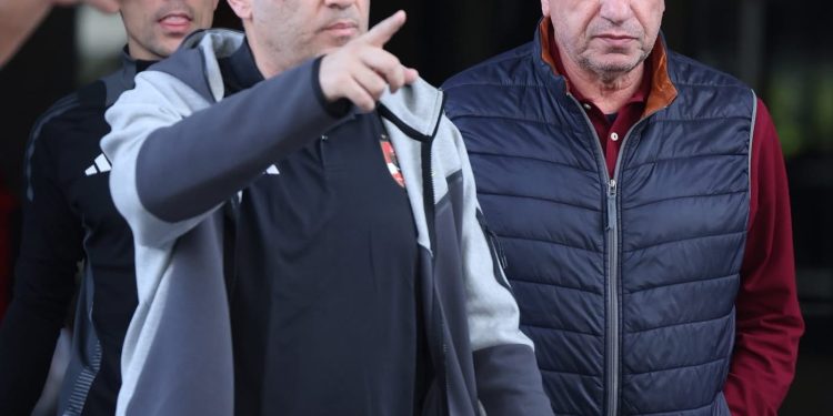 دوري أبطال إفريقيا| الأهلي يتدرب على ملعب تاكس في بريتوريا