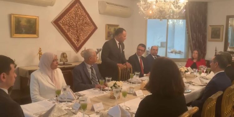 وزير التجارة  الخارجية يلتقى وزير الاقتصاد والتخطيط التونسي لبحث سبل تعزيز التعاون المشترك