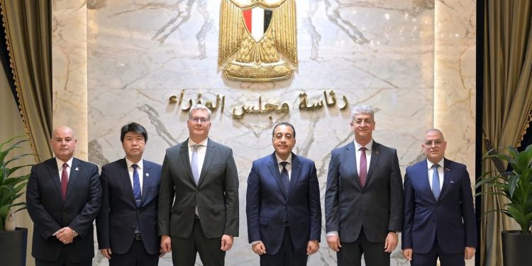 توقيع حزمة من العقود الخاصة بمقاول الائتلاف المصري الصيني المشترك