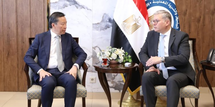 وزير البترول يلتقي نائب رئيس شركة بريتش بتروليوم “بي بي”