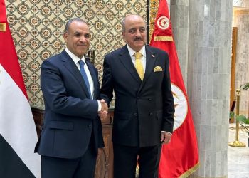 وزير الخارجية والهجرة يعقد جلسة مباحثات مع نظيره التونسي