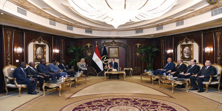 وزير الداخلية يستقبل المفتش العام للشرطة بجمهورية أوغندا