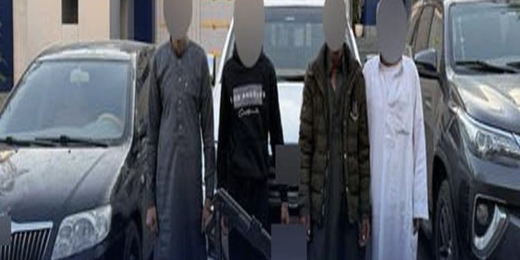 ضبط ٤ عناصر اجرامية لقيامهم بفرض إتاوات علي القائمين علي المواقع الانشائية