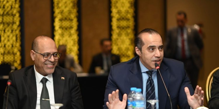 وزير الشئون النيابية والقانونية والتواصل السياسي يشارك في الجلسة الافتتاحية للمجلس الأعلى للتشاور الاجتماعي