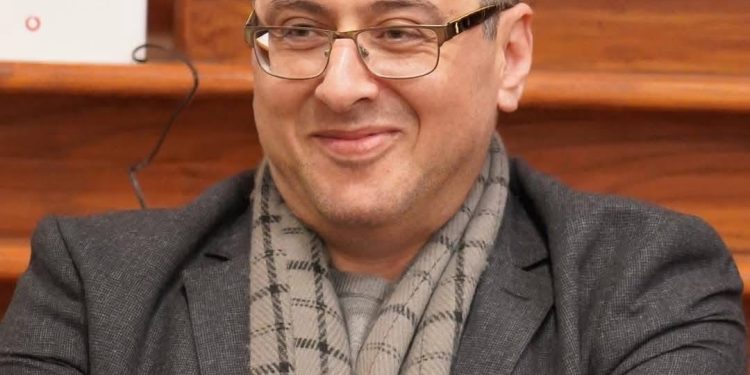 وزير الثقافة يهنئ الأديب محمد سمير ندا لفوزه بالجائزة العالمية للرواية العربية