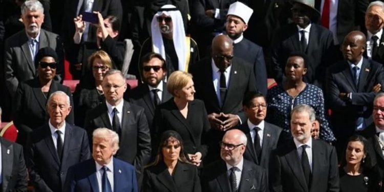 وزير الأوقاف يحضر جنازة البابا فرنسيس وسط حضور مكثف من ملوك ورؤساء العالم