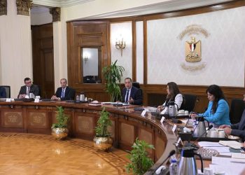 رئيس الوزراء يتابع إجراءات تيسير  الحصول على التراخيص المختلفة