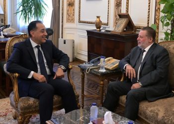 رئيس الوزراء يلتقي محافظ البنك المركزي لمتابعة عدد من الملفات