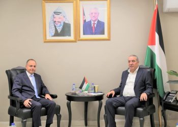 سفير مصر في رام الله يلتقي نائب رئيس اللجنة التنفيذية لمنظمة التحرير الفلسطينية