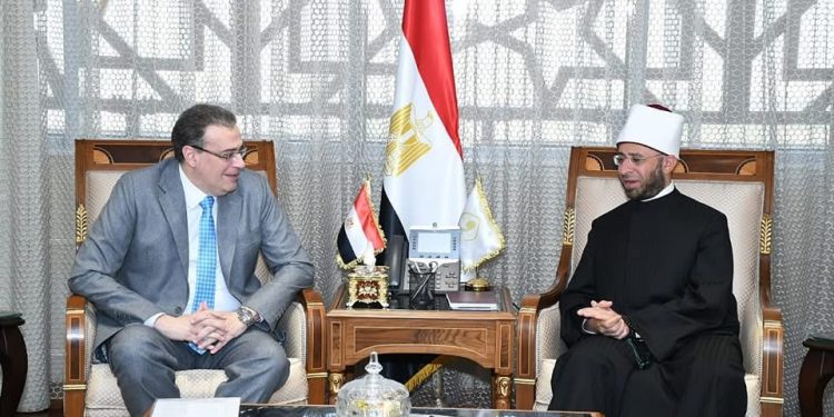 وزيرُ الأوقاف يستقبلُ رئيسَ الجهاز المركزيِّ للتنظيم والإدارةِ بمقرِّ الوزارة بالعاصمة الإداريةِ الجديدة