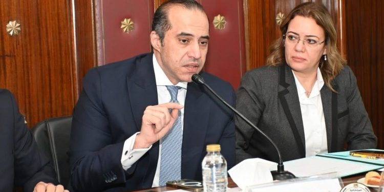 وزير الشئون النيابية يشارك في اجتماع اللجنة المشتركة من لجنتي الطاقة والبيئة والصناعة