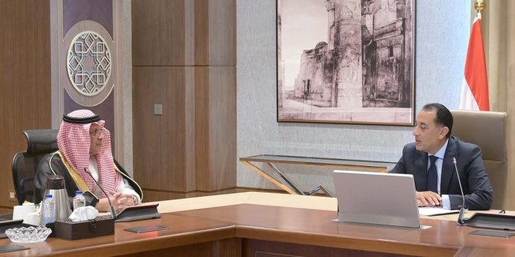 رئيس الوزراء يستقبل الأمين العام السعودي للمجلس التنسيقي الأعلى المشترك بين مصر والسعودية