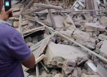 إحدى سكان العقار تحكى التفاصيل الأولي لمصرع 6 أشخاص في انهيار منزل بأسيوط.. من بينهم 3 سيدات وطفلتين وطالبة