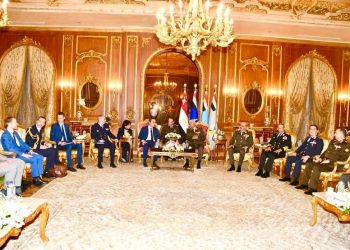 وزير الدفاع والإنتاج الحربى يلتقى وزير الجيوش الفرنسية