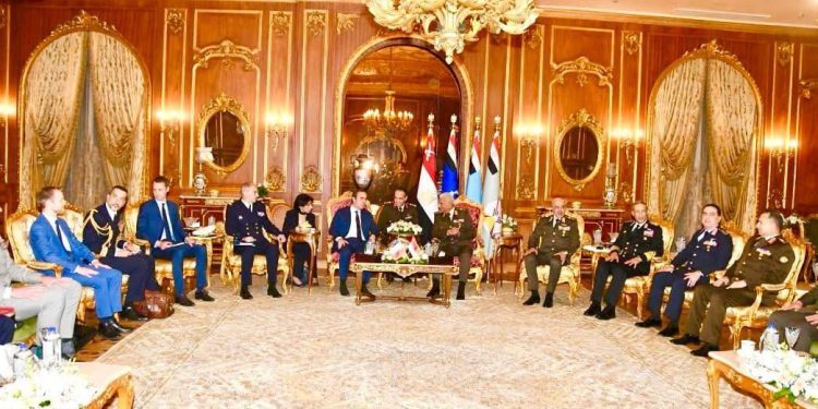 وزير الدفاع والإنتاج الحربى يلتقى وزير الجيوش الفرنسية