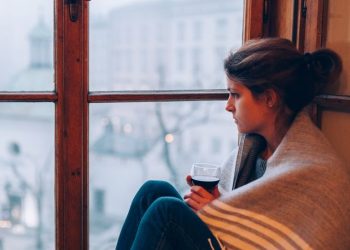 «الاضطراب العاطفي الموسمي».. اكتئاب متعلق بتغير الفصول