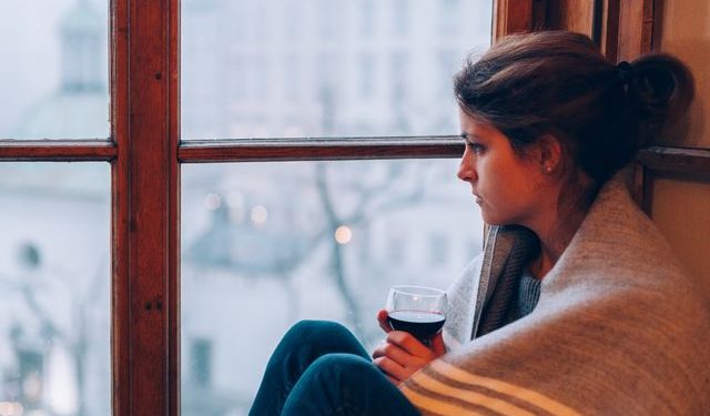 «الاضطراب العاطفي الموسمي».. اكتئاب متعلق بتغير الفصول