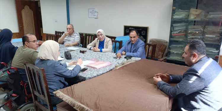 نائب محافظ القاهرة للمنطقة الشمالية يترأس اجتماع لجنة استئناف أعمال البناء الصادر لها تراخيص