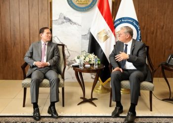 وزير البترول والثروة المعدنية يستقبل رئيس مؤسسة البترول الوطنية الكورية والوفد المرافق له لبحث الفرص الاستثمارية المتاحة بقطاع البترول المصرى