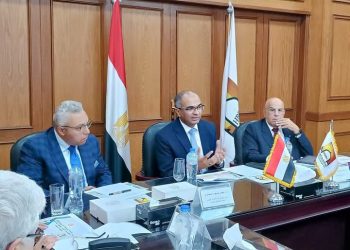 نائب وزير الإسكان يعقد اجتماعًا موسعًا مع اللجنة التنسيقية العليا لتحديث منظومة أكواد مياه الشرب والصرف الصحي