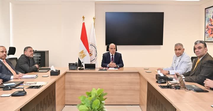 وزير الري يبحث موقف مشروع “الإدارة الذكية للموارد المائية بقطاع الزراعة في مصر”