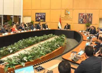 وزير الإسكان يلتقي مجلس إدارة غرفة صناعة التطوير العقارى باتحاد الصناعات المصرية