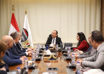 وزير قطاع الأعمال العام يبحث مع مجموعة شاهينلر القابضة التركية فرص التعاون والاستثمار