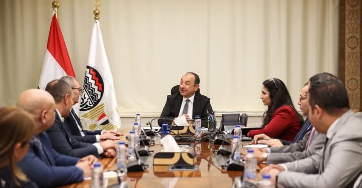 وزير قطاع الأعمال العام يبحث مع مجموعة شاهينلر القابضة التركية فرص التعاون والاستثمار