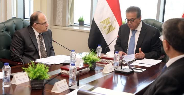 نائب رئيس مجلس الوزراء وزير الصحة يعقد اجتماعًا لمناقشة الموارد المالية لصندوق مواجهة الطوارئ الطبية والأمراض الوراثية والنادرة