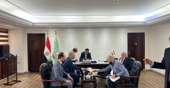 وزير الزراعة يعقد اللقاء الأسبوعي مع أعضاء مجلسي النواب والشيوخ