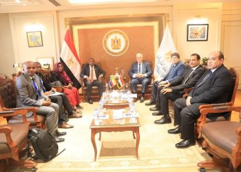 وزير التعليم العالي يستقبل وزير خارجية جمهورية القمر المتحدة لبحث تعزيز العلاقات الأكاديمية والبحثية بين الجانبين