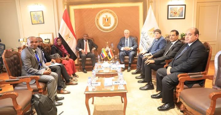 وزير التعليم العالي يستقبل وزير خارجية جمهورية القمر المتحدة لبحث تعزيز العلاقات الأكاديمية والبحثية بين الجانبين