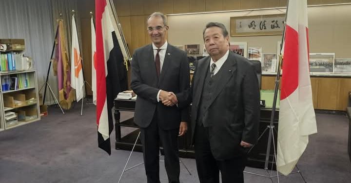 وزير الاتصالات وتكنولوجيا المعلومات يلتقى محافظ طوكيو لبحث التعاون فى مجالات بناء القدرات الرقمية ودعم ريادة الأعمال