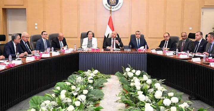 نائب رئيس مجلس الوزراء للتنمية الصناعية وزير الصناعة والنقل يترأس الاجتماع الثالث والعشرين للمجموعة الوزارية للتنمية الصناعية