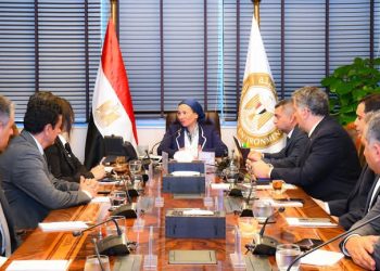 وزيرة البيئة تلتقي مجلس إدارة الجمعية المصرية لشباب الأعمال لبحث فرص الاستثمار في المجال البيئي وتعزيز الشراكة مع القطاع الخاص