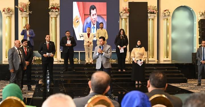 وزير الشباب والرياضة يشهد احتفال الاتحاد العام لشباب العمال بعيد العمال