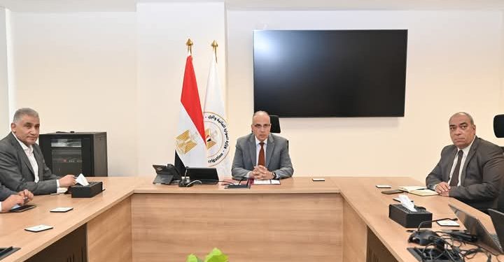 وزير الري يتابع موقف تسهيل إجراءات إصدار تراخيص المياه الجوفية وما تم تنفيذه خلال المرحلة الأولى من “منظومة التراخيص الإليكترونية للمياه الجوفية”