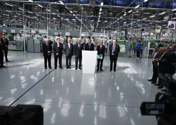 رئيس الوزراء: مصنع “سوميتومو” أحد أكبر مصانع إنتاج الضفائر الكهربائية على مستوي العالم