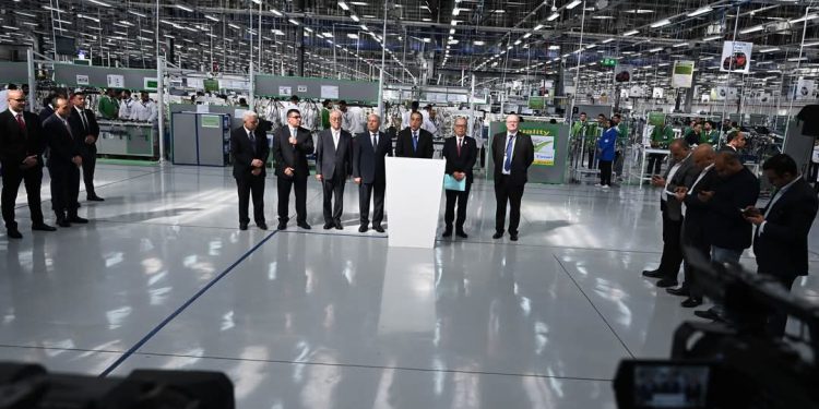 رئيس الوزراء: مصنع “سوميتومو” أحد أكبر مصانع إنتاج الضفائر الكهربائية على مستوي العالم