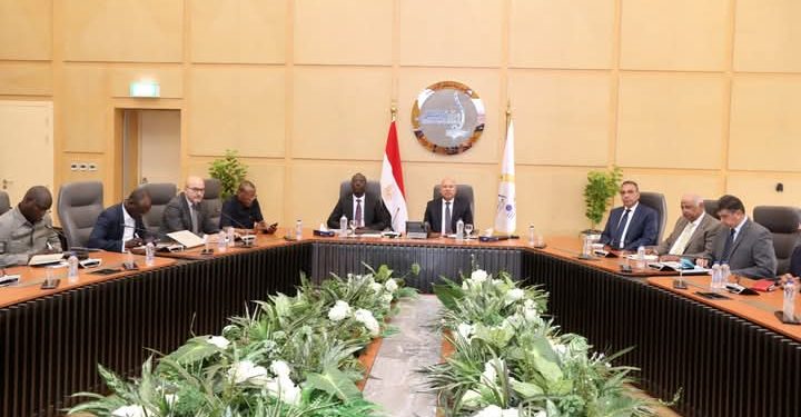 وزير الصناعة والنقل يستقبل وزير البنية التحتية وفك العزلة وصيانة الطرق بجمهورية تشاد