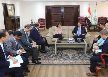 وزير الزراعة يبحث مع سفيرة رومانيا بالقاهرة تعزيز التعاون المشترك في مجال الاستثمار الزراعي