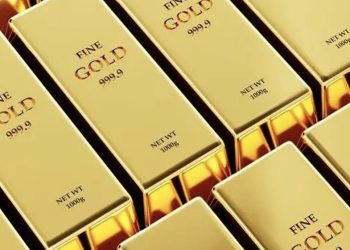 تراجع الذهب إلى أدنى مستوى في أسبوعين مع صعود الدولار