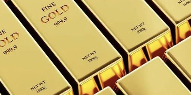 تراجع الذهب إلى أدنى مستوى في أسبوعين مع صعود الدولار