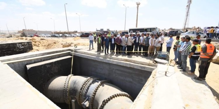 وزير الإسكان يتفقد مشروع تنفيذ الخط الإضافي (2200مم) من مأخذ المعادى إلى محطة تنقية القاهرة الجديدة
