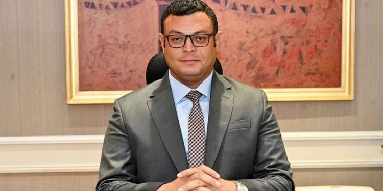 وزير الإسكان يتفقد الأعمال الجاري تنفيذها في تطوير ورفع كفاءة محور التسعين الشمالي بالقاهرة الجديدة