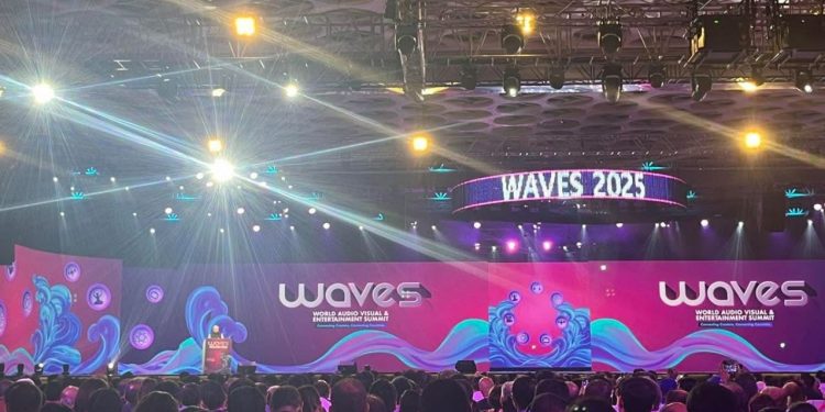 وزير الثقافة يصل مومباي للمشاركة في قمة WAVES العالمية