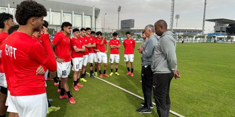 أبوريدة يرفع معنويات منتخب الشباب فى التدريب الختامي لمواجهة زامبيا