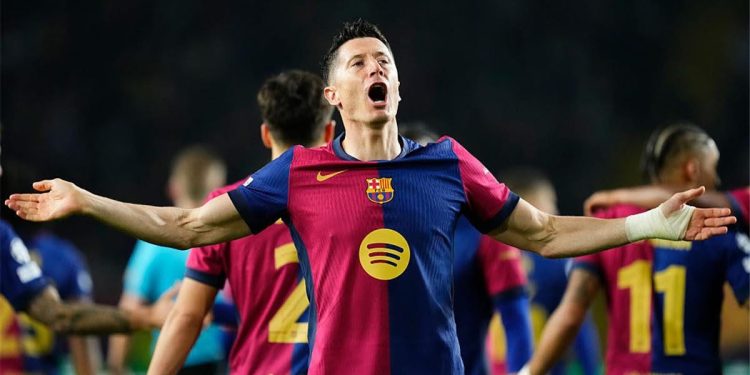 عودة ليفاندوفسكي لتدريبات برشلونة بعد تعافيه من الإصابة