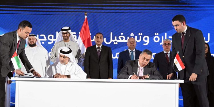 رئيس الوزراء يشهد توقيع اتفاقية لتطوير منطقة “كيزاد شرق بورسعيد”