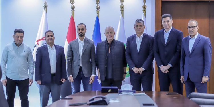 أبو ريدة يرحب بوفد لجنة الحكام الإماراتيين